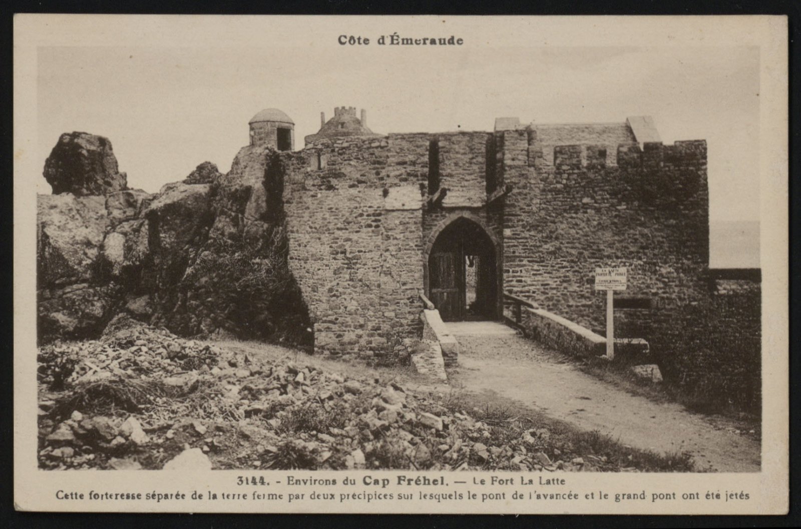 Fort La Latte: la historia y la belleza de Bretaña - Longjumeau | Secret World Trip Planner