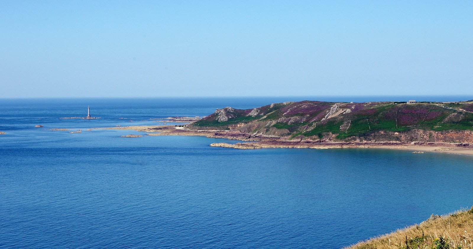 Scopri il Faro di Cap de la Hague ad Auderville - Méréaucourt | Secret World Trip Planner
