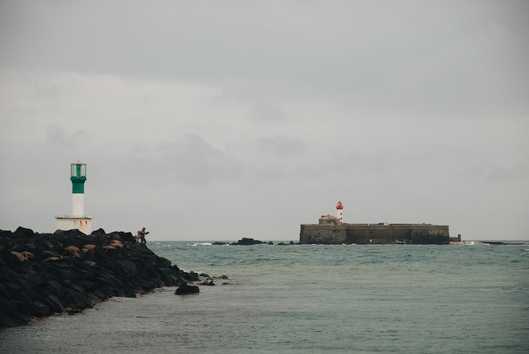 Scopri il Faro di Cap de la Hague ad Auderville - Méréaucourt | Secret World Trip Planner