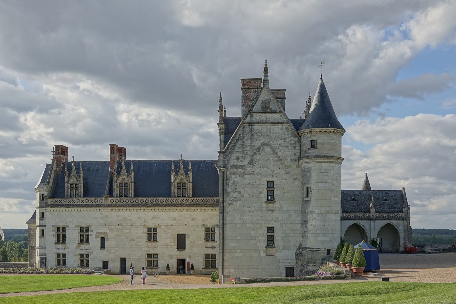샤토 다므와즈: 프랑스 역사 속 여행 - Amboise | Secret World Trip Planner