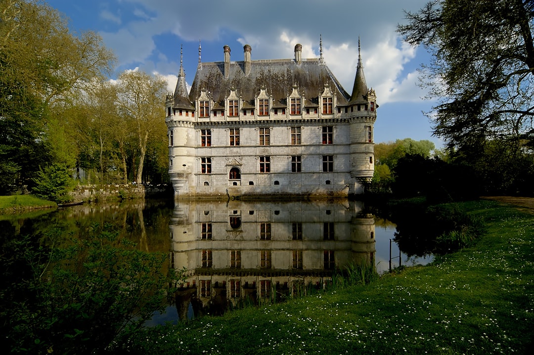 Descubre el Château d'Azay-le-Rideau: una joya del Valle del Loira - Azay-le-Rideau | Secret World Trip Planner