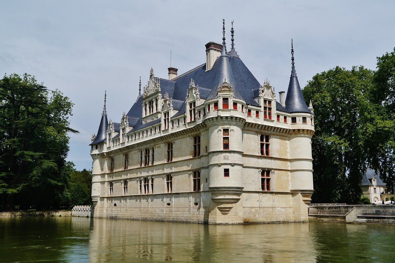 探索阿泽-勒-里多城堡：卢瓦尔河谷的瑰宝 - Azay-le-Rideau | Secret World Trip Planner
