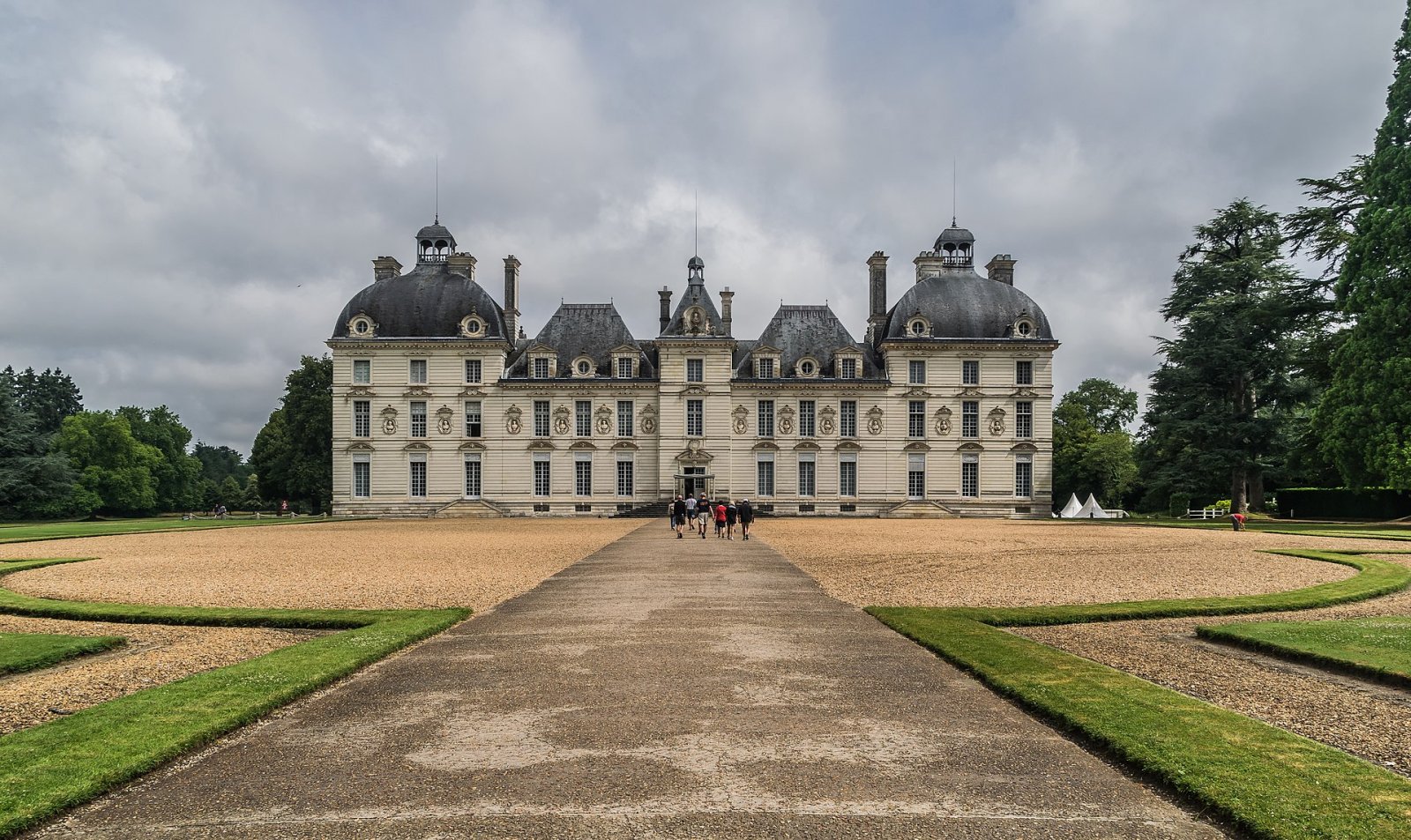 Discover Château de Cheverny: A Gem of French History - Cheverny | Secret World Trip Planner