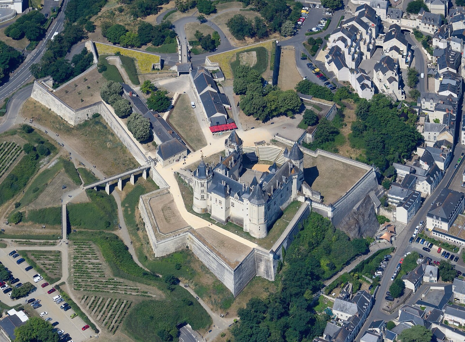 Descubre el encanto del Château de Saumur en Francia - Chouzé-sur-Loire | Secret World Trip Planner