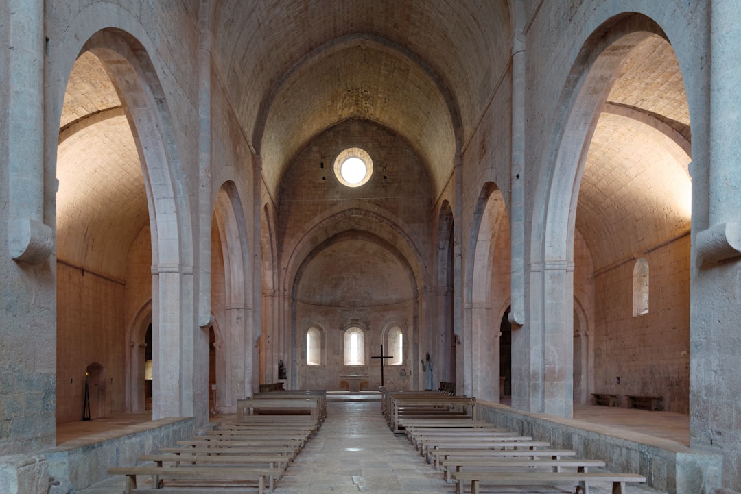 Посетите Аббатство Фонтевро: культурное сокровище во Франции - Fontevraud-l'Abbaye | Secret World Trip Planner
