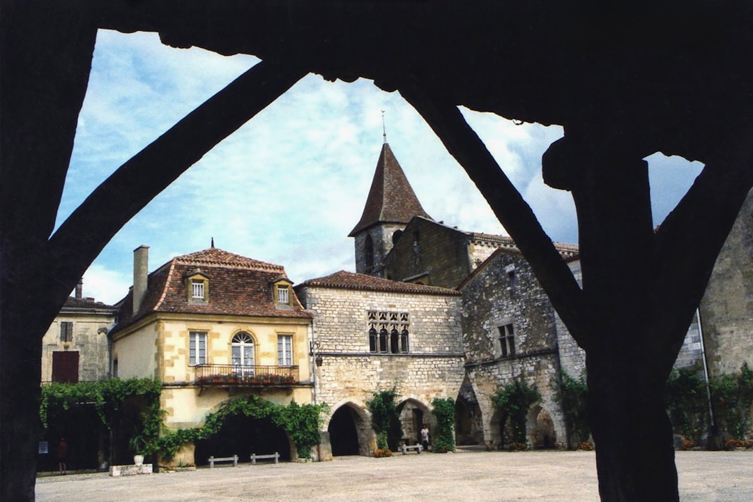 Entdecken Sie die Bastide de Monpazier: ein Juwel der Nouvelle-Aquitaine - Marsalès | Secret World Trip Planner