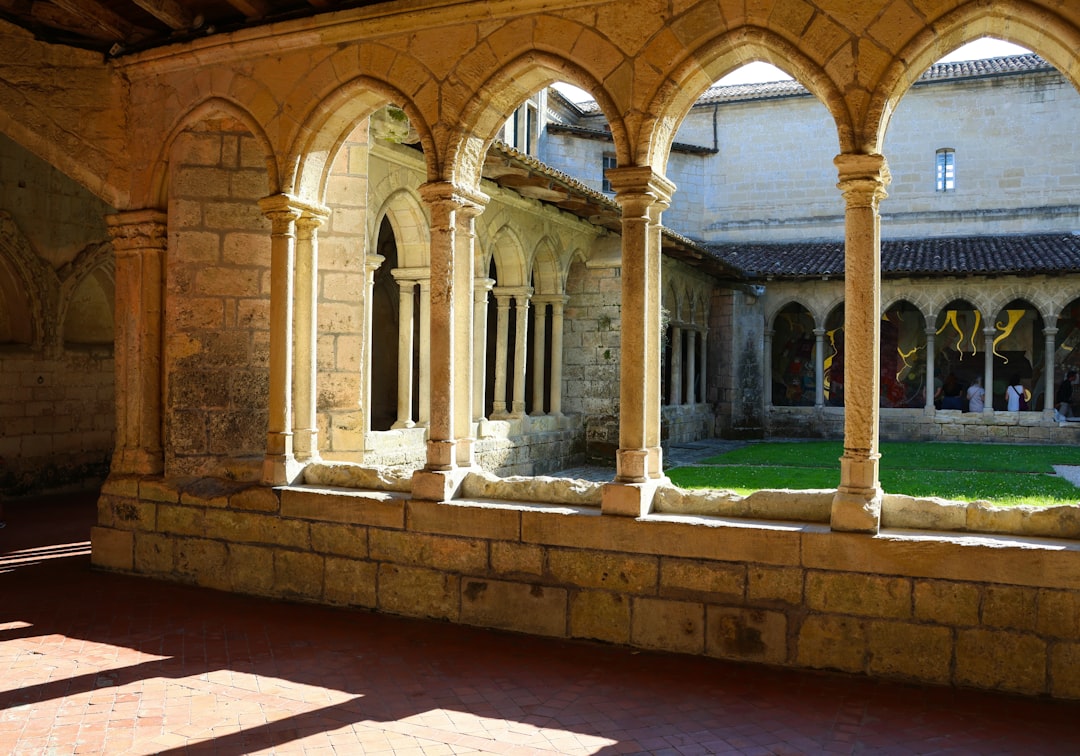Entdecken Sie Saint-Émilion: ein mittelalterliches Juwel Frankreichs - Saint-Méard-de-Gurçon | Secret World Trip Planner