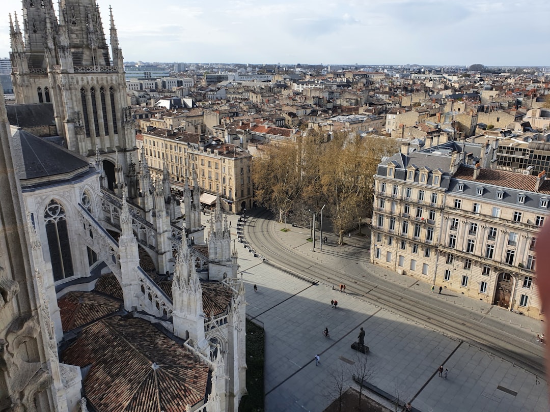 Entdecken Sie die Cathédrale Saint-André in Bordeaux: ein neoklassizistisches Juwel - Saint-Germain-et-Mons | Secret World Trip Planner