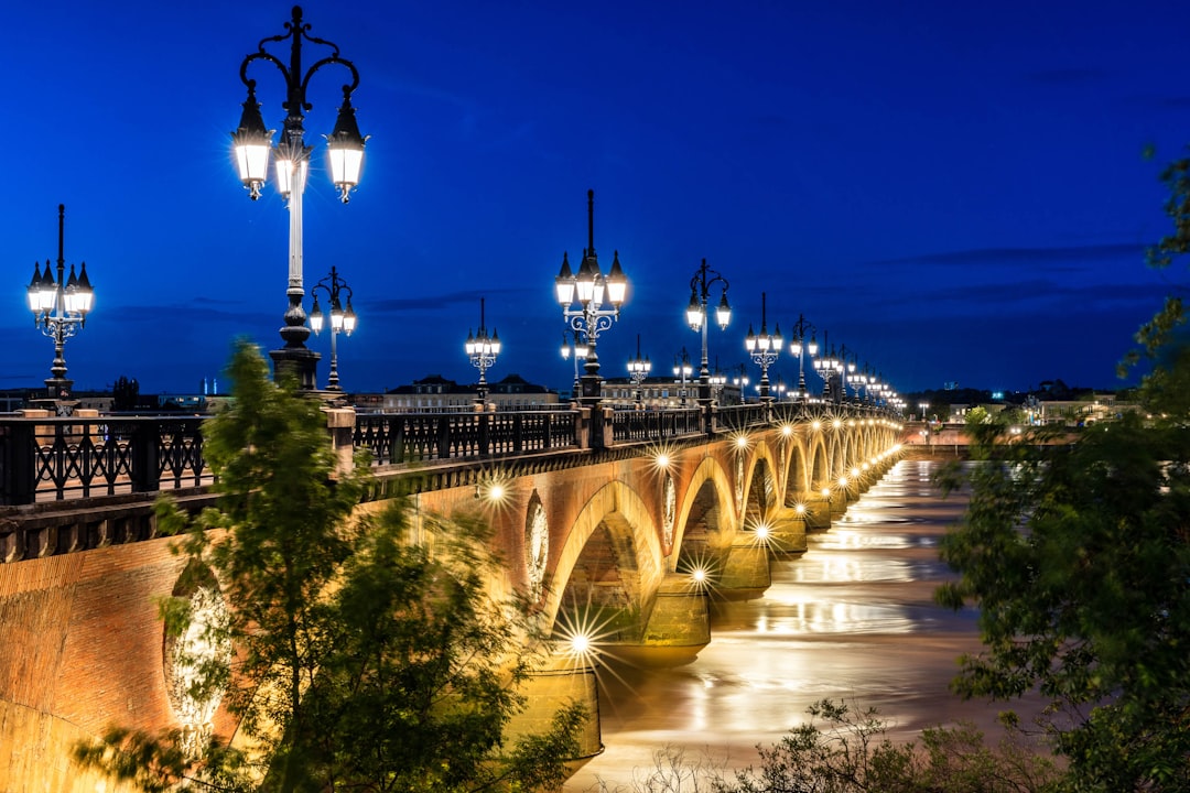 Descubre el Pont de Pierre de Burdeos: Historia y Belleza - Saint-Germain-et-Mons | Secret World Trip Planner