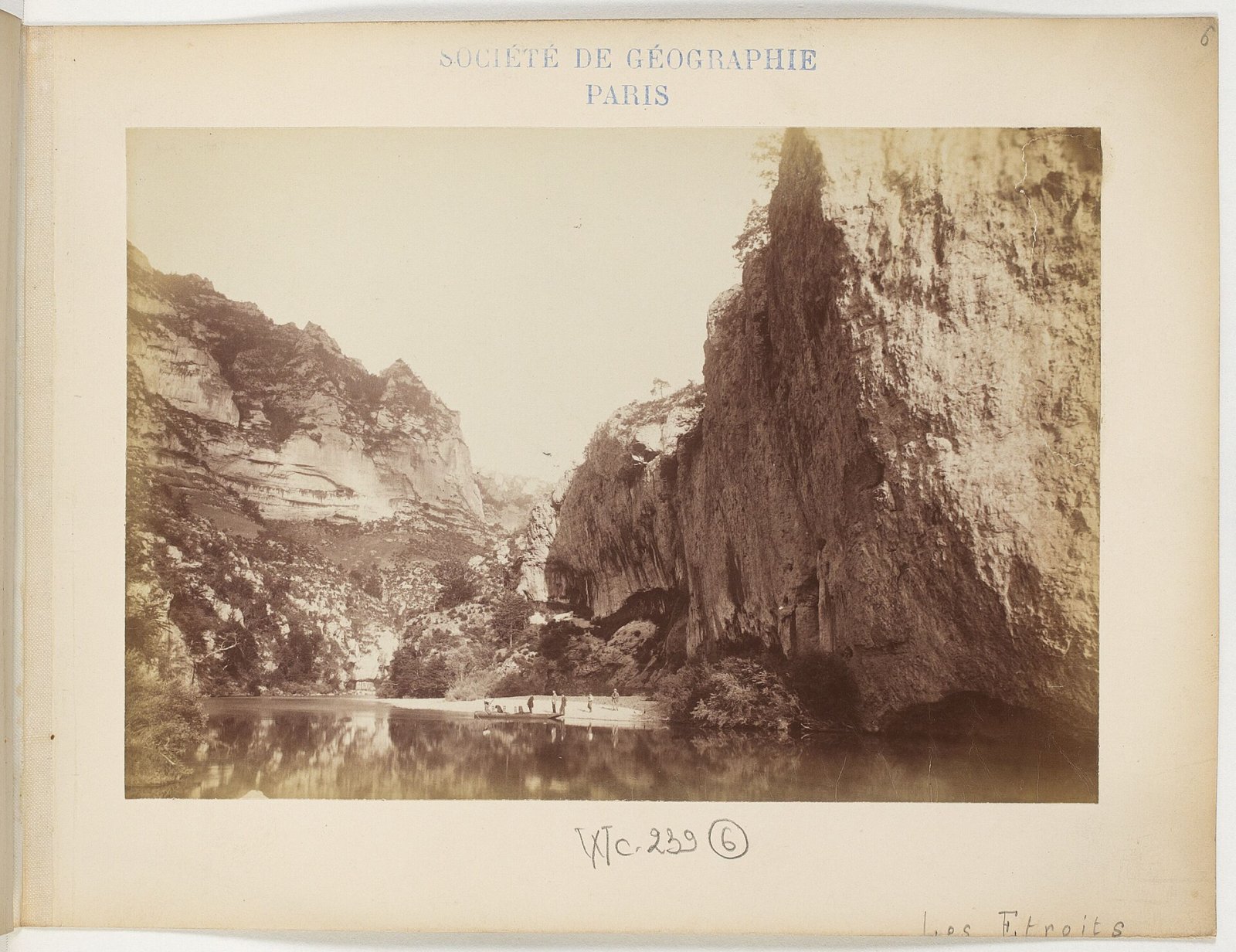 Discover the Gorges de l'Aveyron in Saint-Antonin-Noble-Val - Saint-Antonin-Noble-Val | Secret World Trip Planner