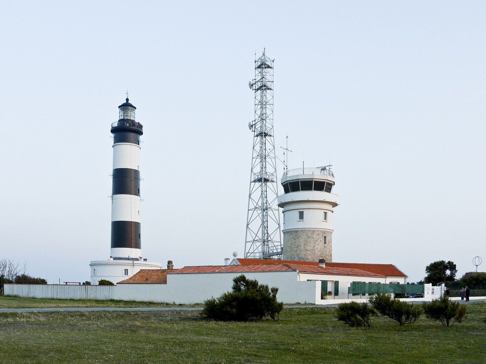Descubre el Faro de Chassiron en Saint-Denis-d'Oléron - Saint-Léger-la-Montagne | Secret World Trip Planner