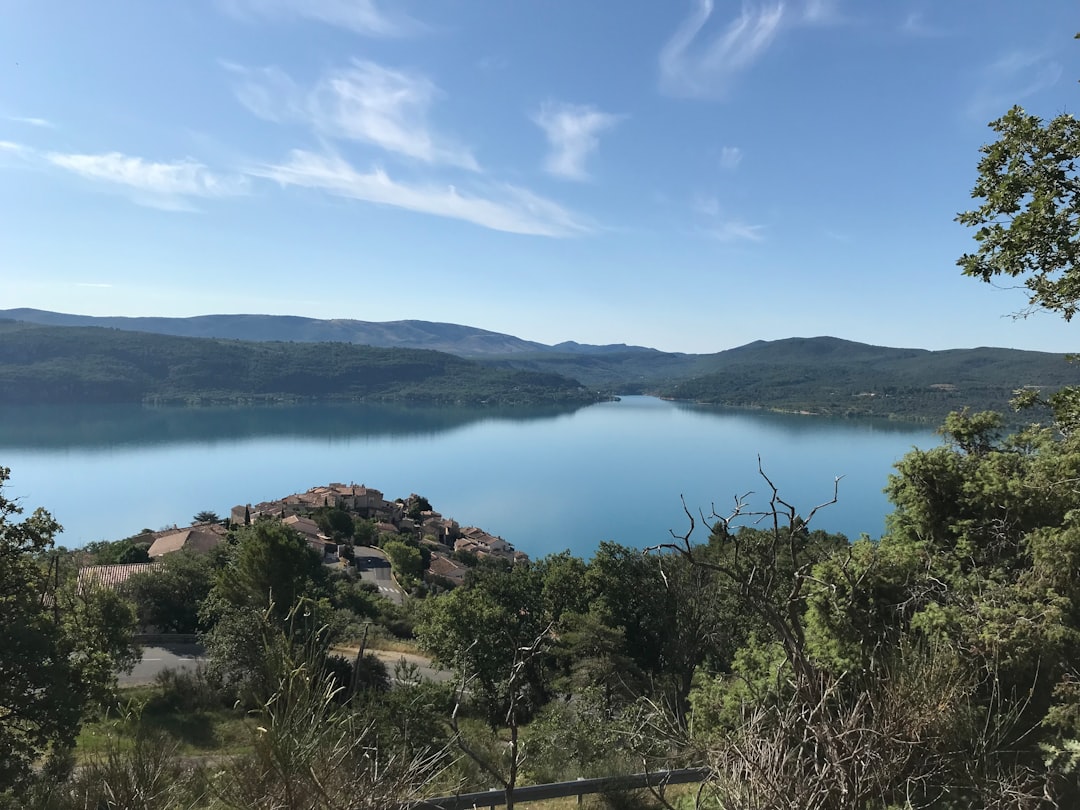Lac de Guerlédan: un angolo di natura in Bretagna — Chéroy