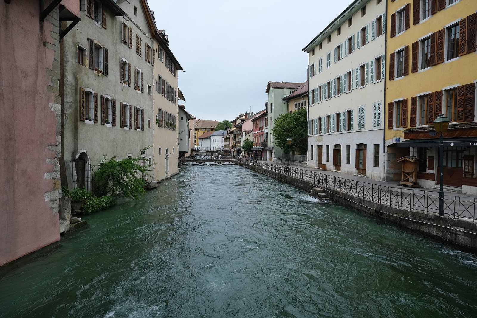 Découvrez la Vieille Ville d'Annecy : histoire et beautés cachées - Annecy | Secret World Trip Planner