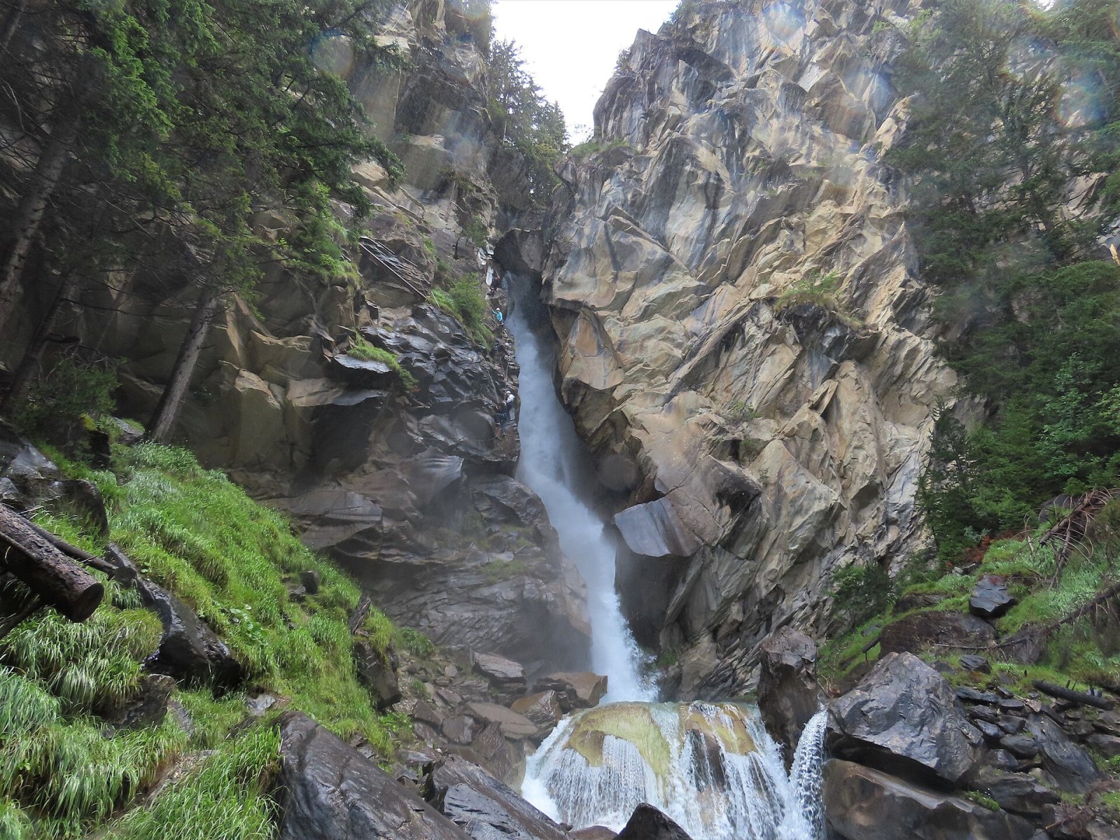 Scopri la Cascade de la Fraîche a Samoëns: un angolo di paradiso - Samoëns | Secret World Trip Planner