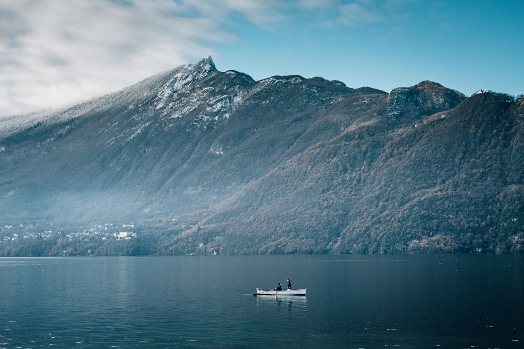 Lac du Bourget: Ein Naturjuwel in Aix-les-Bains - La Chapelle-du-Mont-du-Chat | Secret World Trip Planner