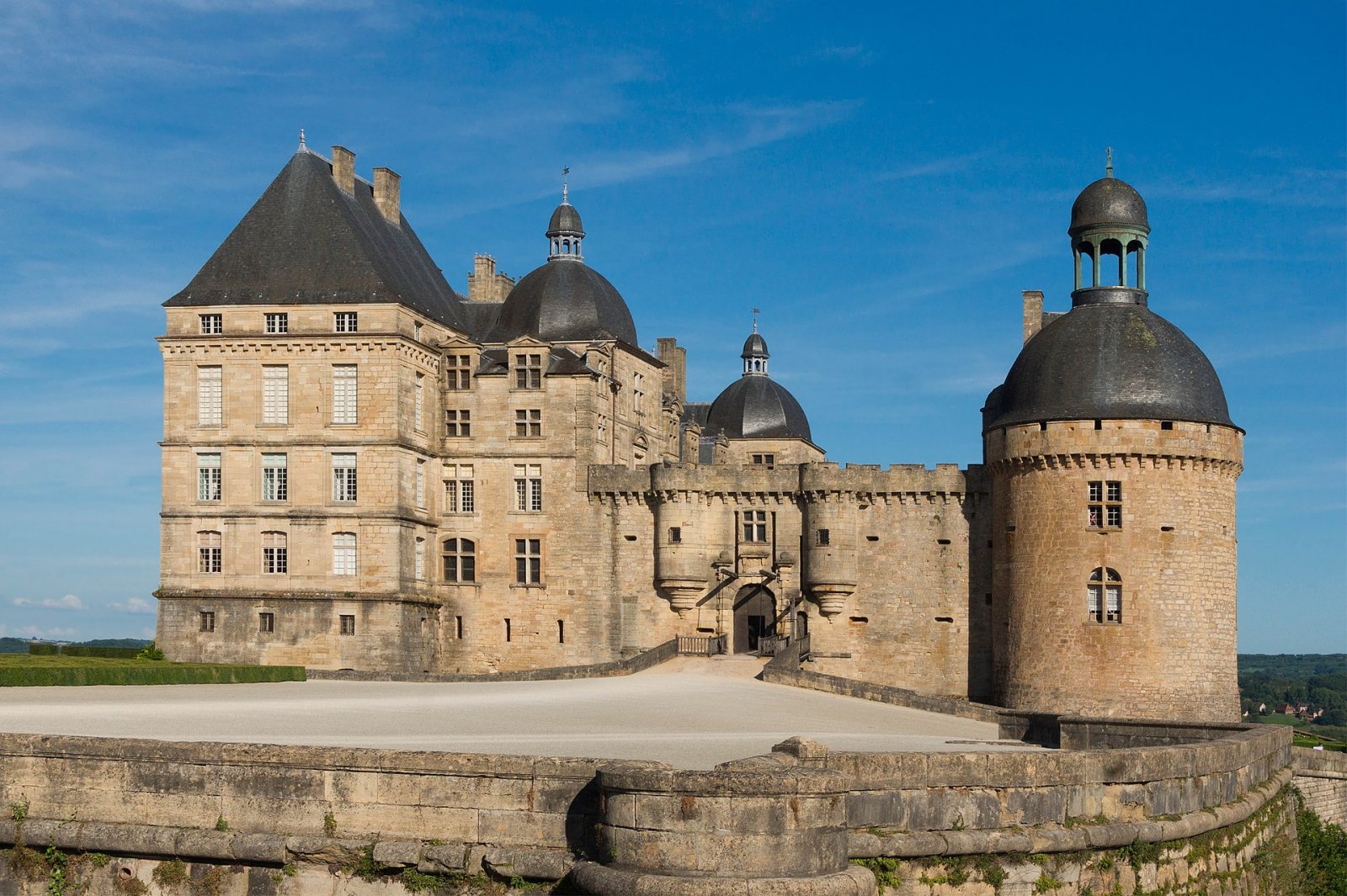 Entdecken Sie das Château de Hautefort: ein Schatz der Nouvelle-Aquitaine - Hautefort | Secret World Trip Planner