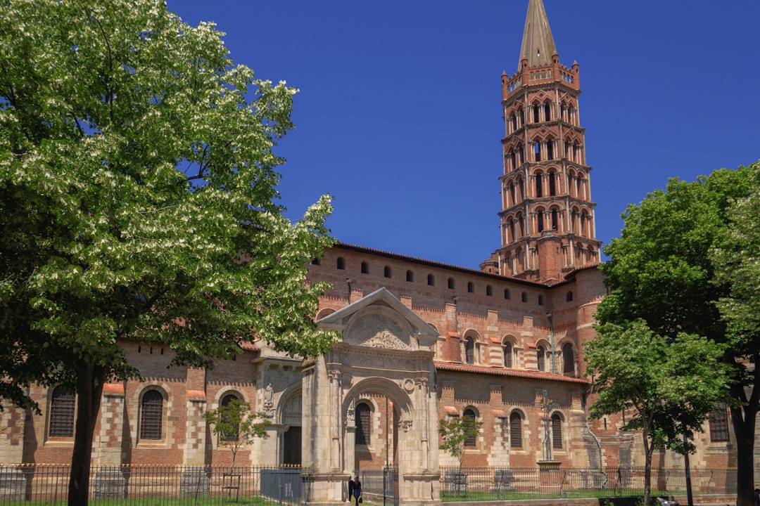 トゥールーズのサン・テティエンヌ大聖堂の壮大さを発見する - Toulouse | Secret World Trip Planner