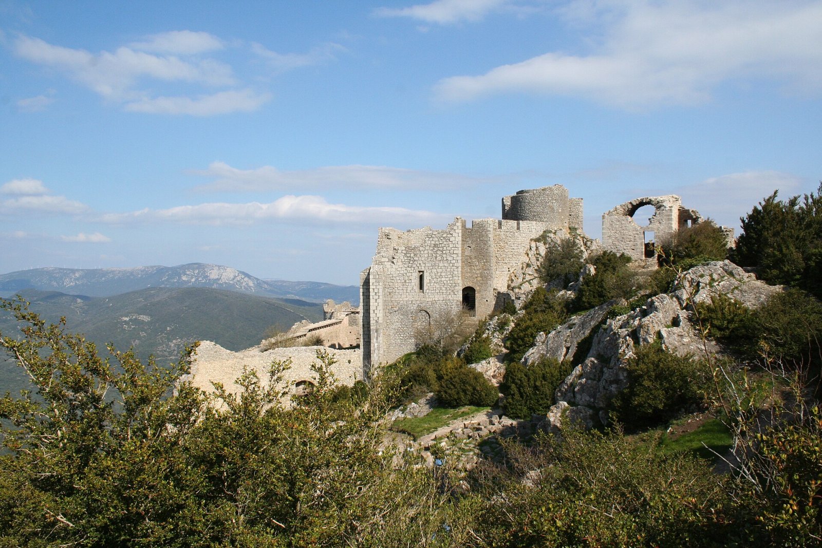 Scopri il Château de Peyrepertuse: un gioiello della storia occitana - Cucugnan | Secret World Trip Planner