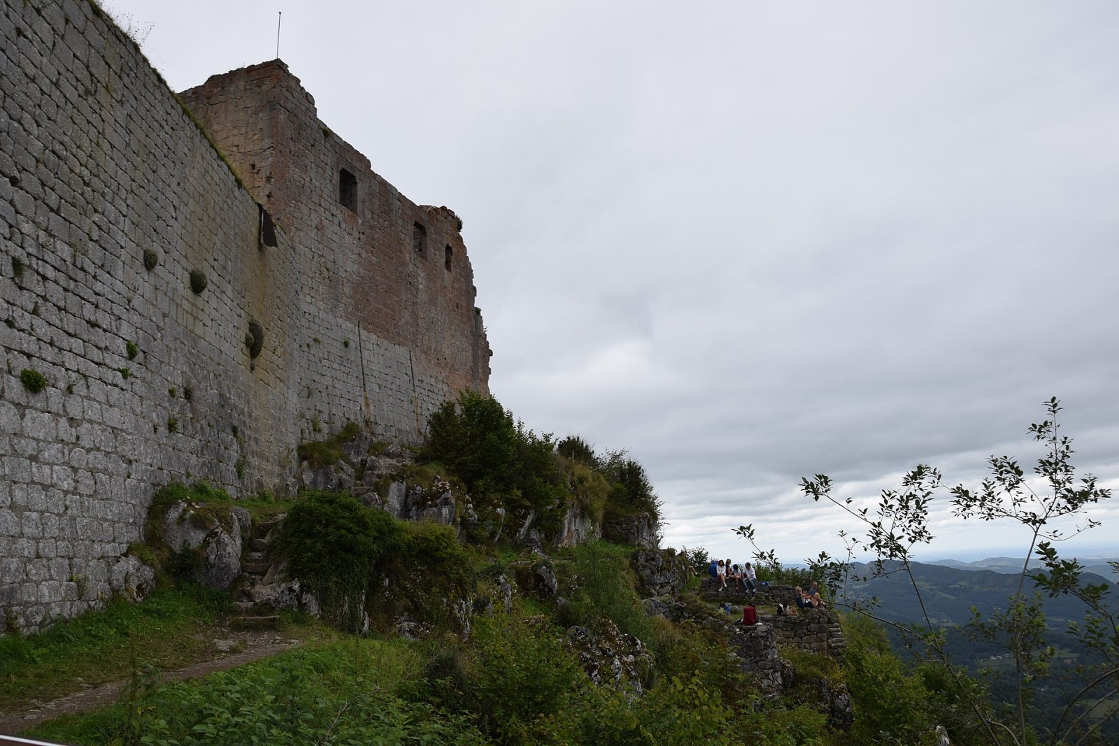 Château de Montségur : un voyage dans l'histoire de l'Occitanie - Montségur | Secret World Trip Planner