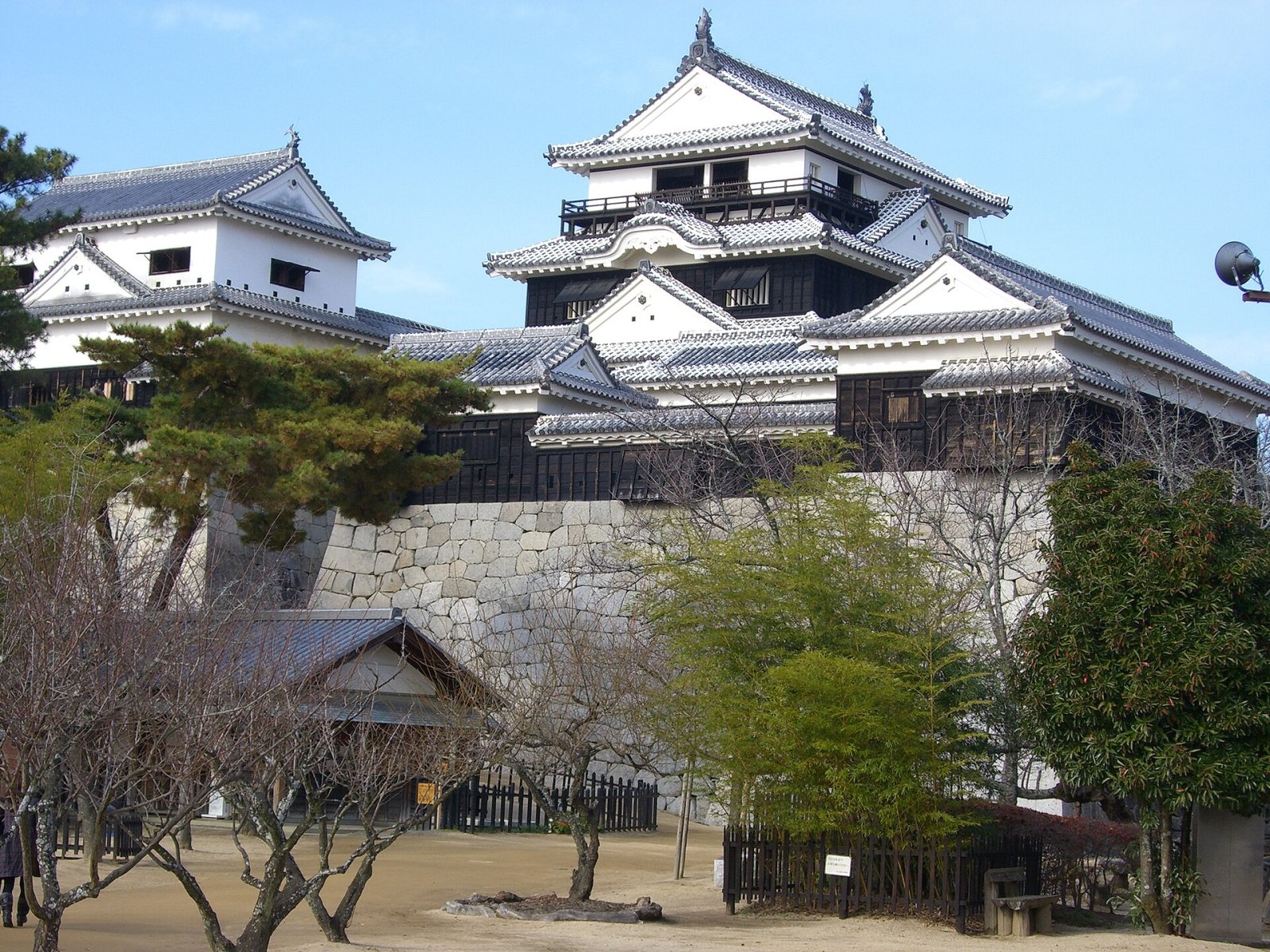 Découvrez le Château de Matsuyama : Histoire et Beautés — Matsuyama