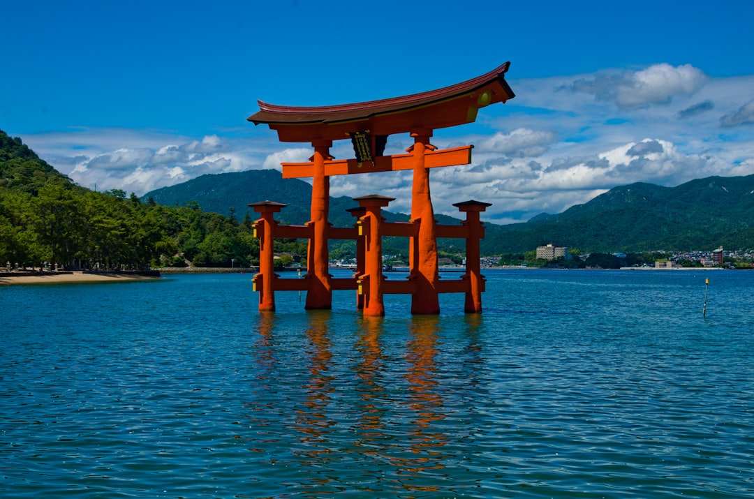 Découvrez l'île de Miyajima : un joyau naturel du Japon - Hatsukaichi | Secret World Trip Planner