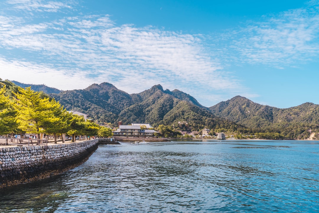 Découvrez l'île de Miyajima : un joyau naturel du Japon - Hatsukaichi | Secret World Trip Planner