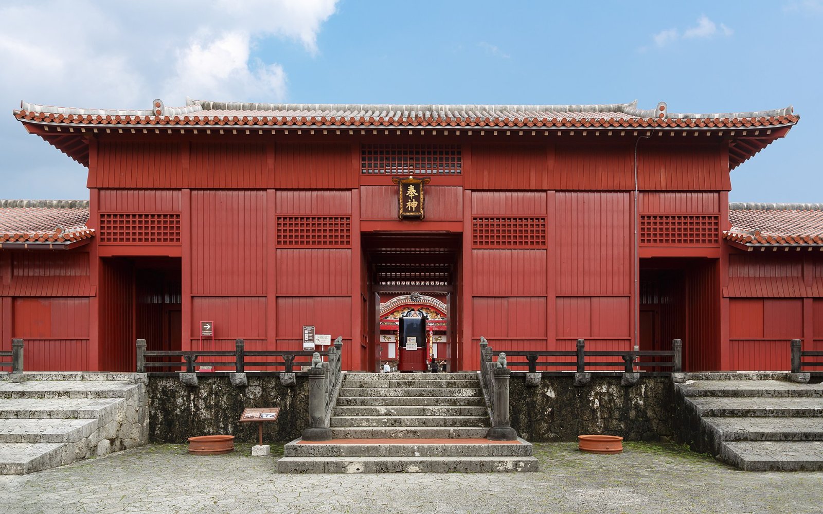 Shuri Castle: Un Viaggio nella Storia di Okinawa - Naha | Secret World Trip Planner