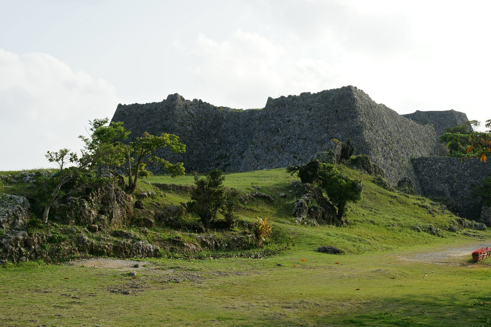 Explorando o Castelo de Nakagusuku: Um Tesouro de Okinawa - Nakagusuku | Secret World Trip Planner