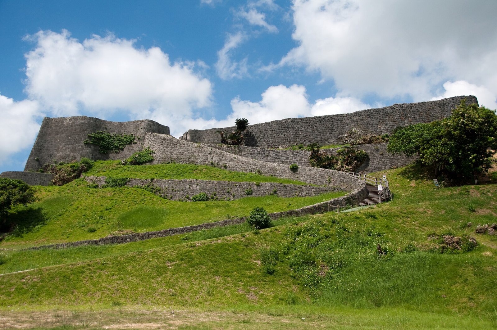 Descubre la Historia del Castillo Katsuren en Uruma, Okinawa - Uruma | Secret World Trip Planner
