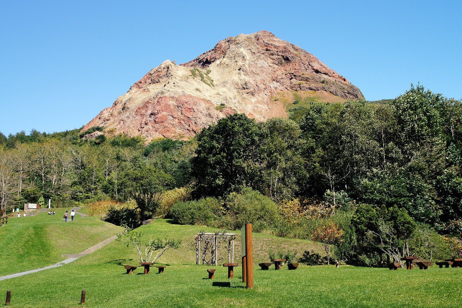 Scopri Showa Shinzan: un gioiello naturale in Hokkaido - Sobetsu | Secret World Trip Planner
