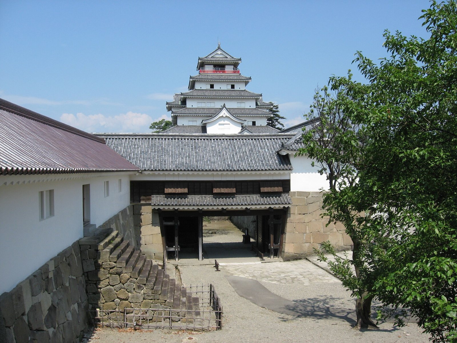 Descubre el Castillo de Tsuruga: Historia y Belleza de Aizuwakamatsu - Aizuwakamatsu | Secret World Trip Planner