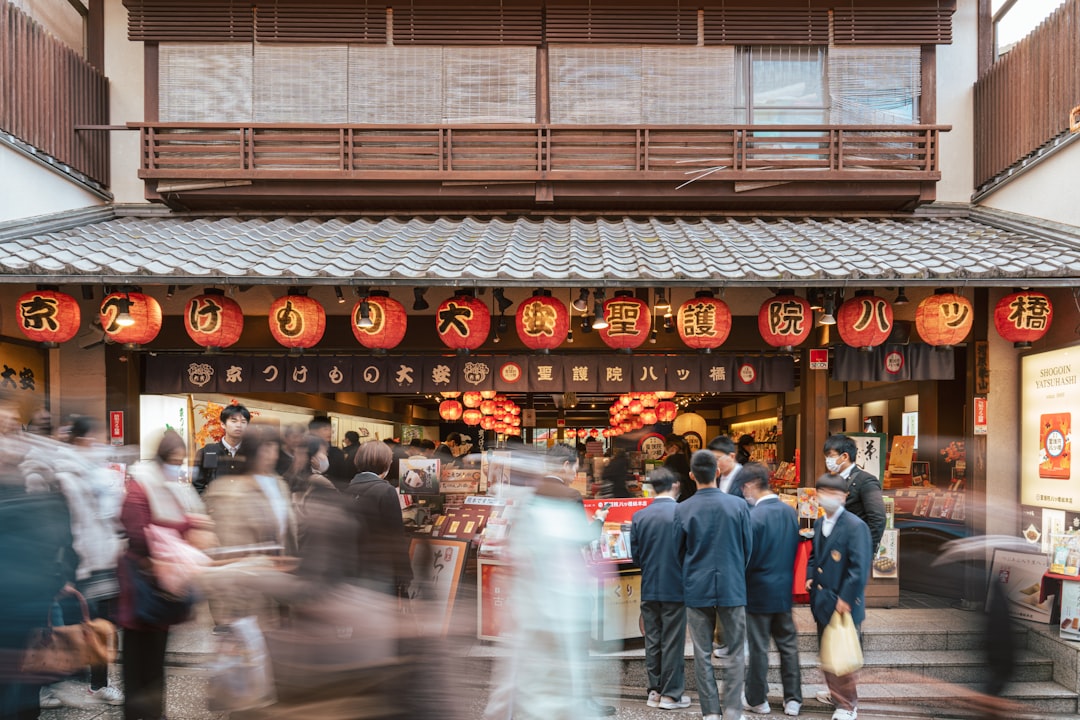 Découvrez le Marché Nishiki de Kyoto : Un Voyage dans les Saveurs Japonaises - Kyoto | Secret World Trip Planner