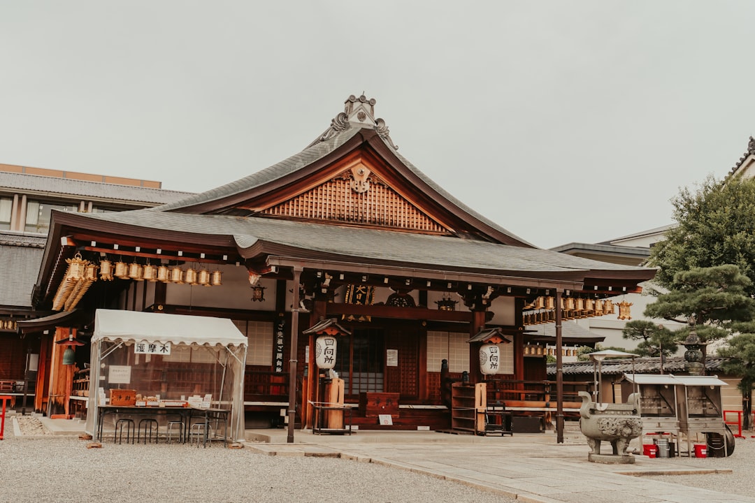 Descubre el Templo Daitoku-ji: Un Tesoro Cultural de Kioto - Kyoto | Secret World Trip Planner
