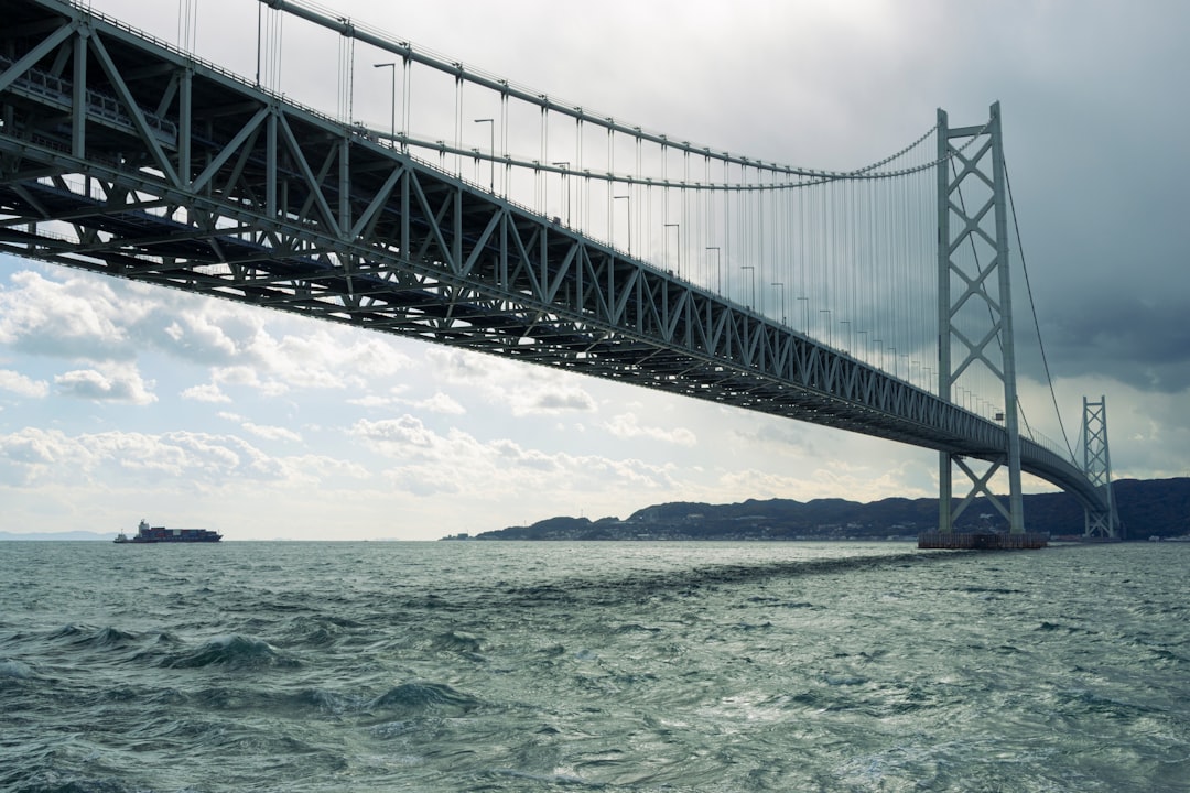 Descubre el Puente Akashi Kaikyo: una obra maestra de ingeniería en Kobe - Awaji | Secret World Trip Planner