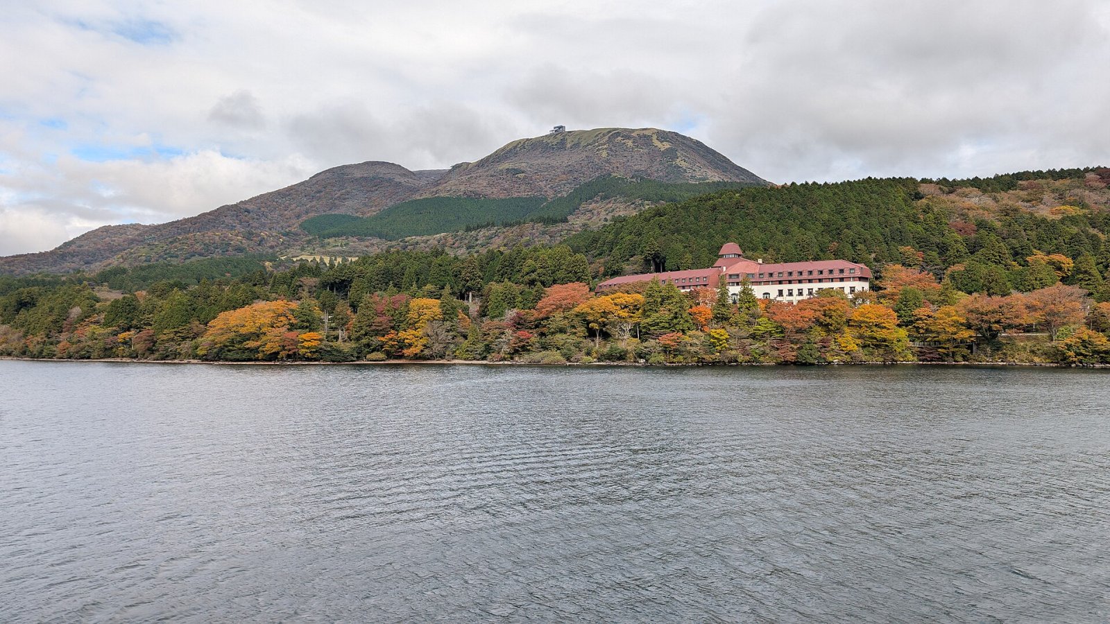 Descubre el Lago Ashi: una joya natural en el corazón de Japón - Hakone | Secret World Trip Planner