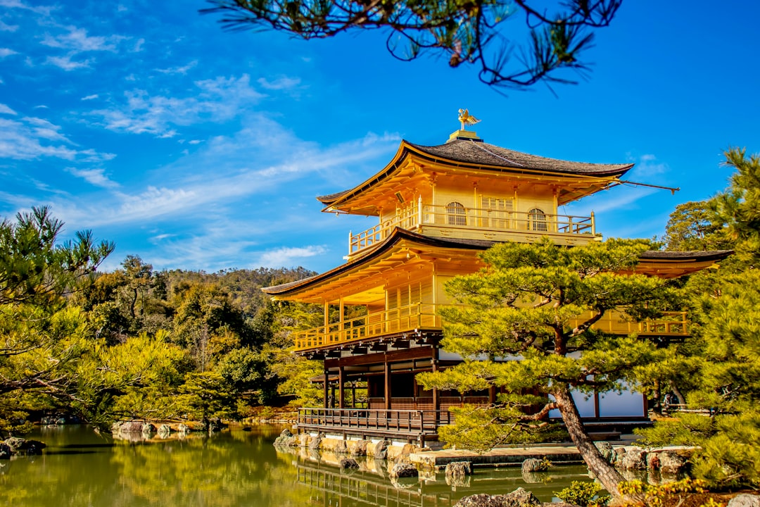 金閣寺：京都の金の寺 - Kyoto | Secret World Trip Planner