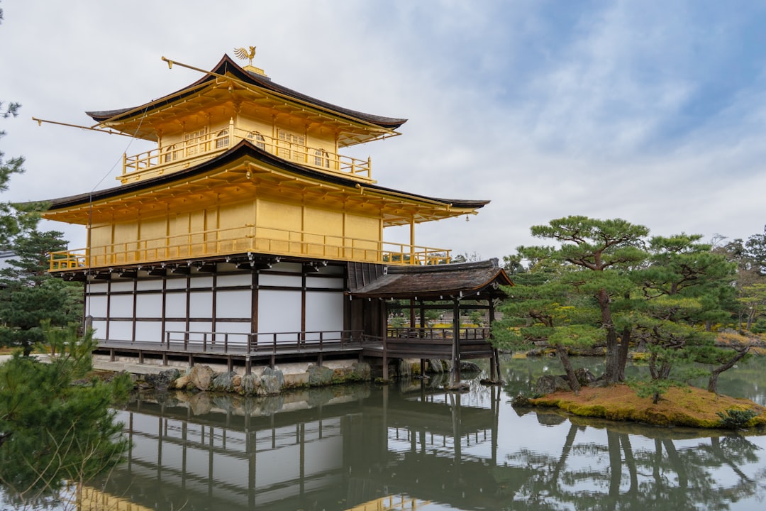 金阁寺：京都的黄金寺庙 - Kyoto | Secret World Trip Planner