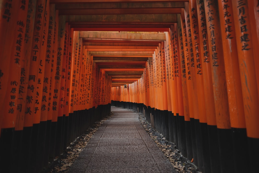 Fushimi Inari Shrine: un viaggio nel cuore della cultura giapponese - Kyoto | Secret World Trip Planner