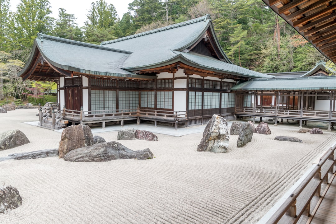Entdecke den Monte Koya: das spirituelle Herz Japans - Koya | Secret World Trip Planner