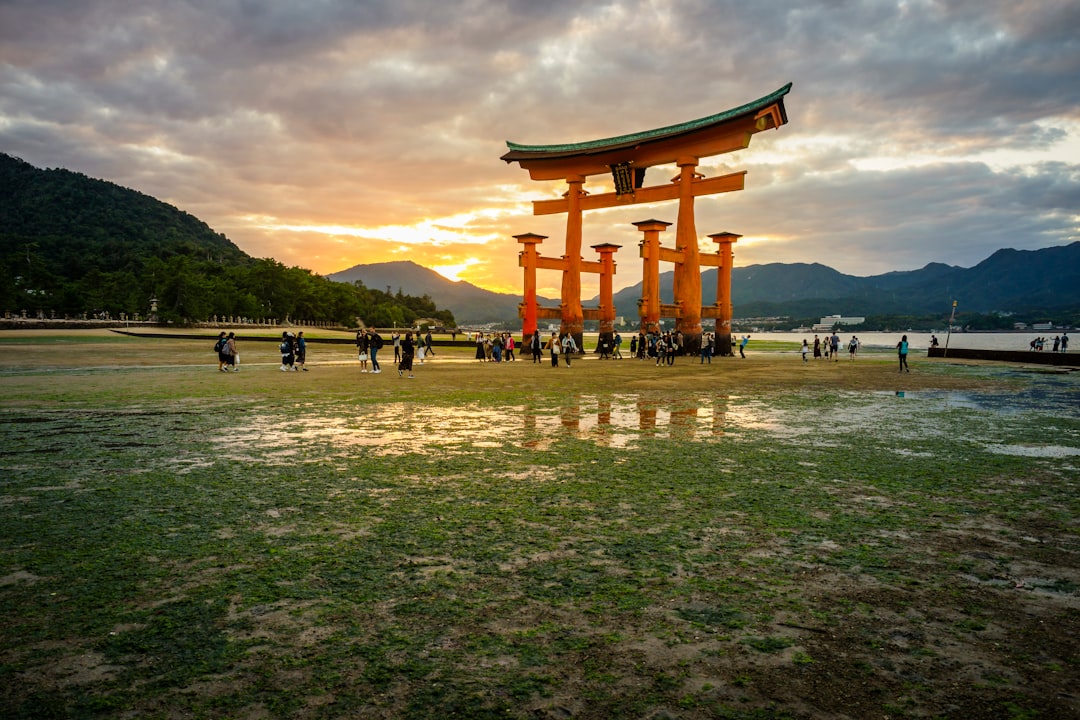 Descubre el Santuario de Itsukushima: un tesoro cultural en Japón - Hatsukaichi | Secret World Trip Planner