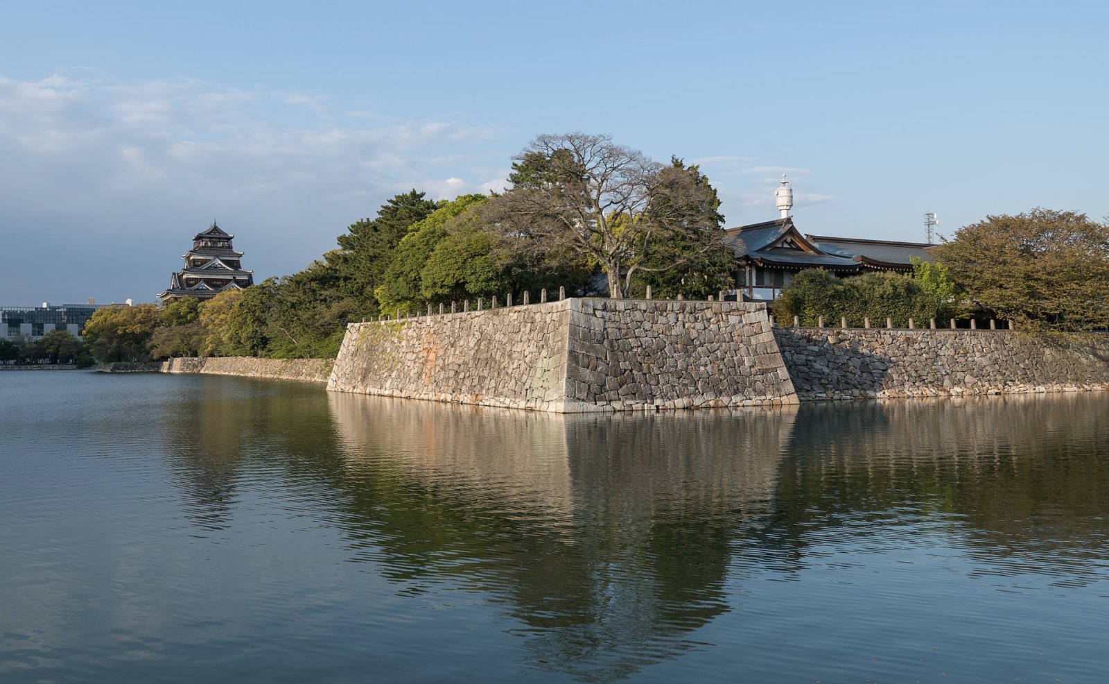Erkundung des Hiroshima-Schlosses: Geschichte und Kultur - Hiroshima | Secret World Trip Planner
