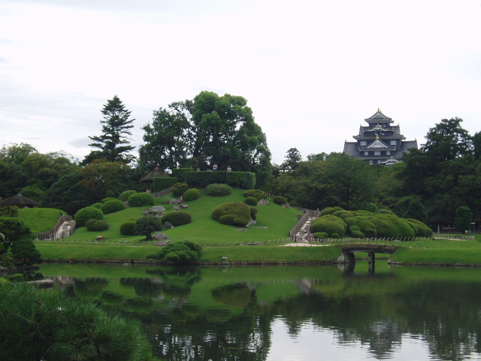 Descubre el Jardín Kōrakuen de Okayama: un rincón de naturaleza en Japón - Okayama | Secret World Trip Planner