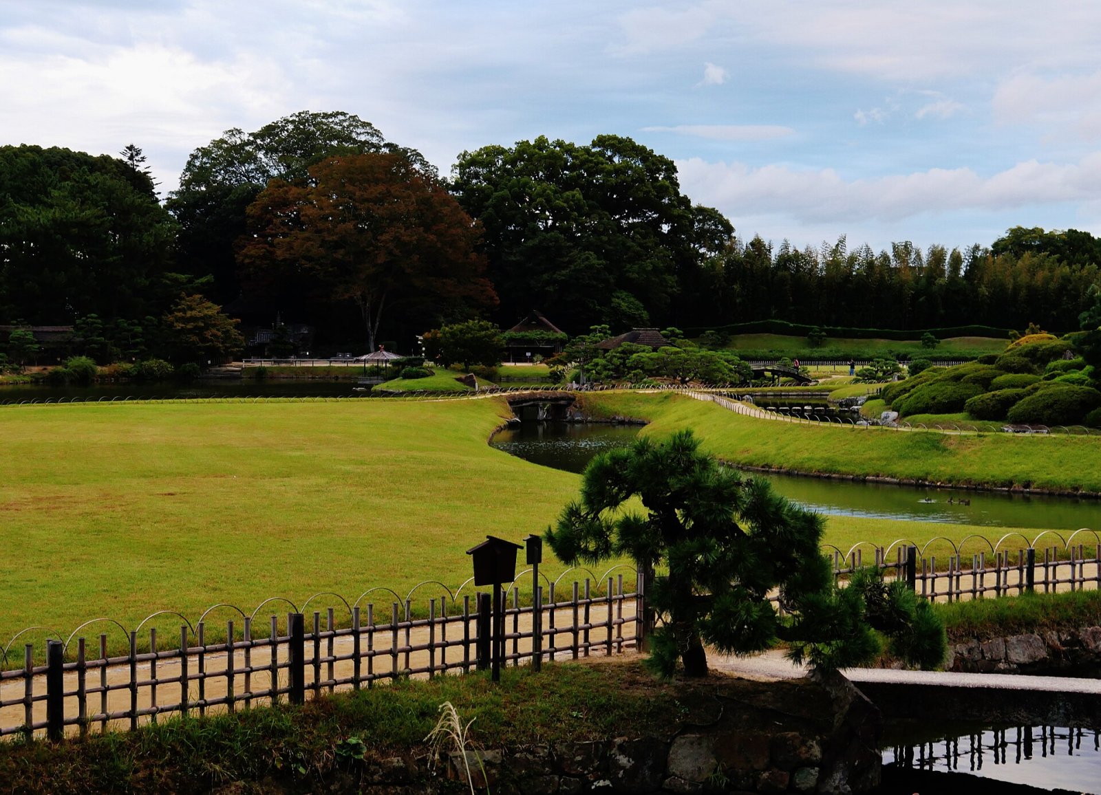 Descubre el Jardín Kōrakuen de Okayama: un rincón de naturaleza en Japón - Okayama | Secret World Trip Planner