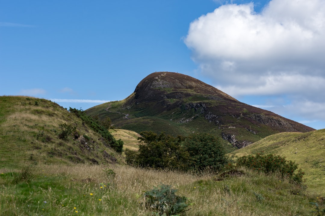 Cairnpapple Hill : Un Voyage dans le Passé Préhistorique de l'Écosse - W9HG+4V Bathgate | Secret World Trip Planner