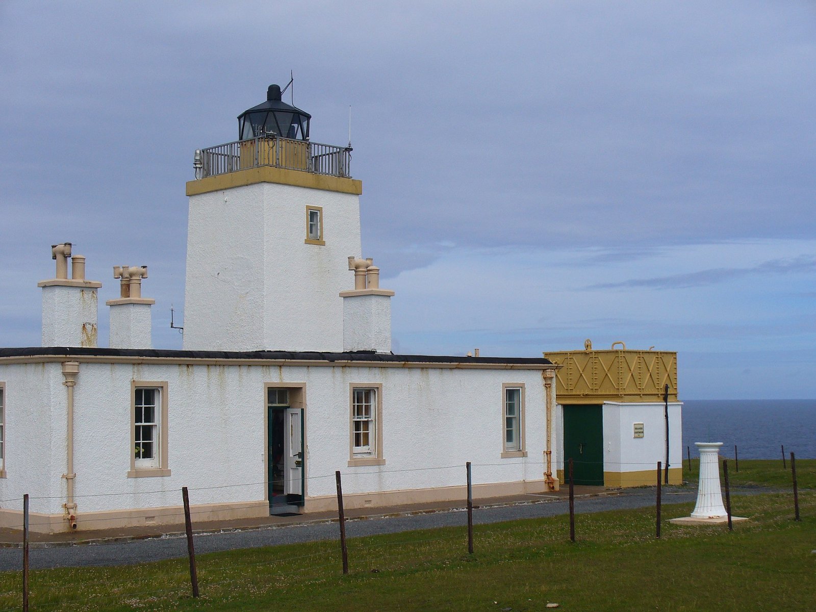 Esha Ness Lighthouse: A Lighthouse Among the Waves of Shetland — Stenness
