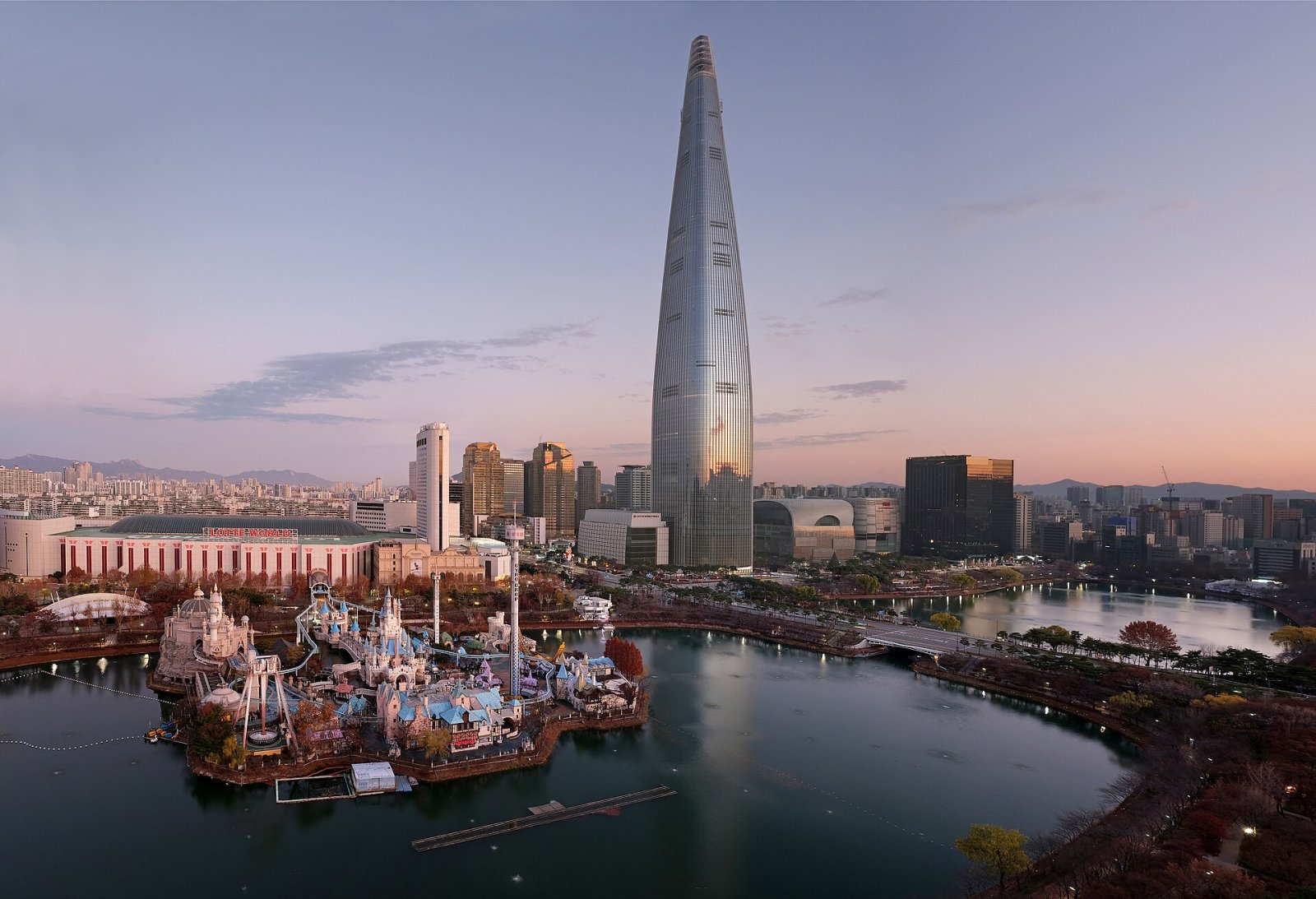 ソウルのシンボル、ロッテワールドタワーを発見しよう - Songpa District | Secret World Trip Planner