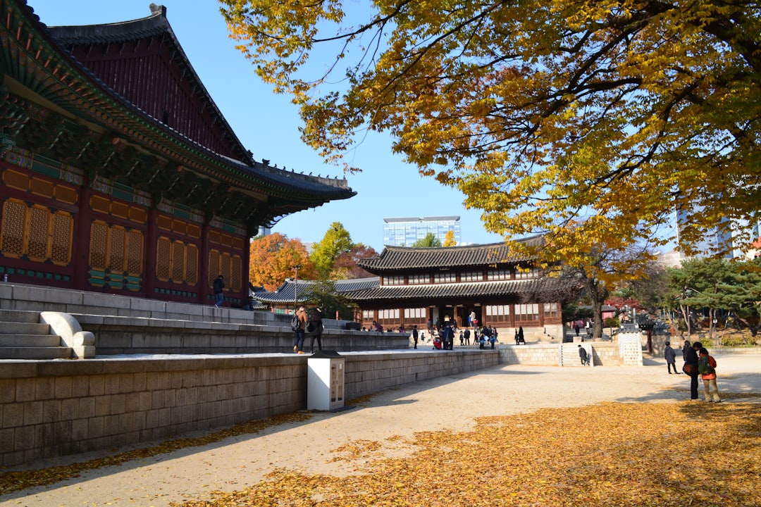Descubra o Palácio Deoksugung: história e beleza em Seul - Jung District | Secret World Trip Planner
