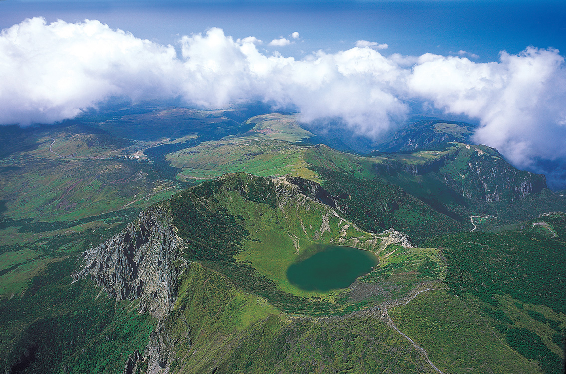 Scopri Hallasan: La Montagna Iconica di Jeju - Hallasan | Secret World Trip Planner