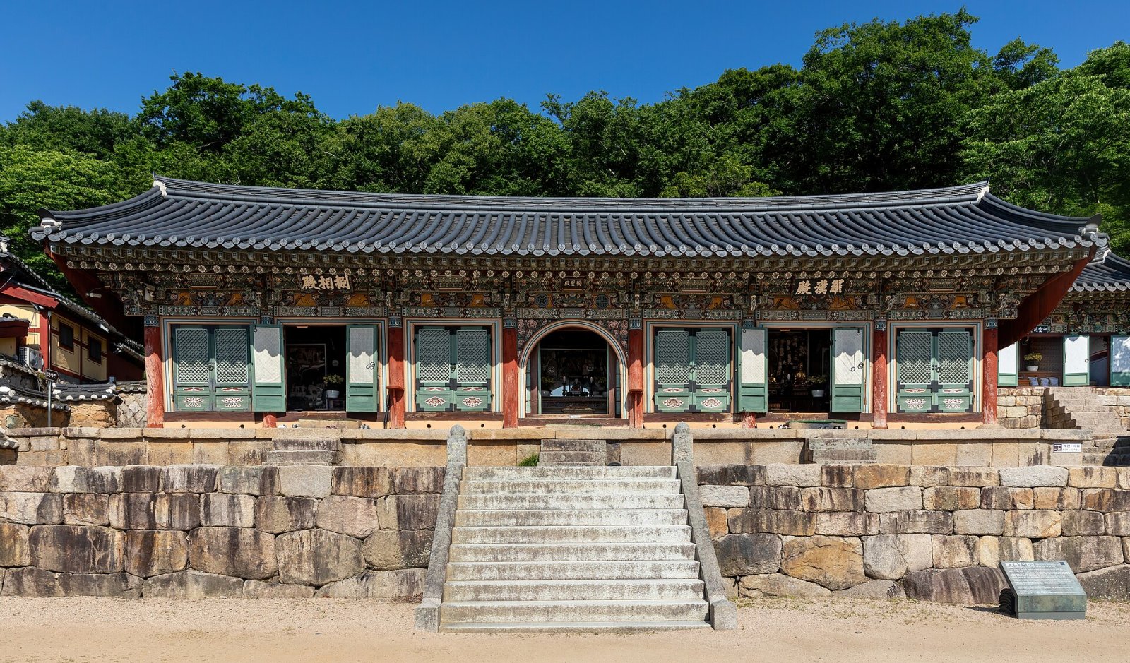 부산 범어사 탐험: 한국 문화 여행 - 73J5+Q8 Busan | Secret World Trip Planner