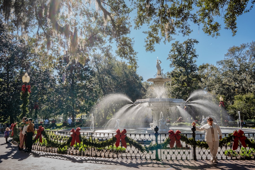 Descubre Forsyth Park en Savannah: Un Paraíso Natural en Georgia | Secret World Trip Planner